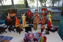 在东盟文化博览会上展出的越南传统手工艺品。（图片来源：越南驻智利大使馆）