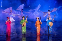 《北部精华》演出中的一个场景，展现了浓厚的越南文化特色。（图片来源：组委会提供）