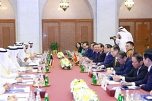 越南政府总理范明正与科威特首相谢赫·艾哈迈德·阿卜杜拉·艾哈迈德·萨巴赫举行会谈。（图片来源：政府门户网站）