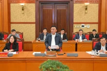 越共中央书记处常务书记陈锦秀在会上致辞。（世代 摄）