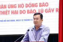 越南祖国阵线胡志明市委员会副主席潘红恩在仪式上致辞。（图片来源：越通社）