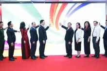 “国家成就展览:独立·自由·幸福80年征程”新闻中心揭幕仪式在河内举行。(图片来源:越通社)