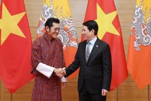 越南国家主席梁强和不丹国王吉格梅·凯萨尔·纳姆耶尔·旺楚克。（图片来源：越通社）