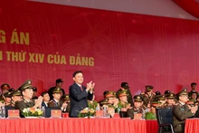 越共中央政治局委员、中央书记处常务书记、越共十四大服务组织小组组长陈锦秀出席活动。（维灵 摄）