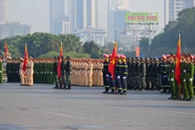 参加出征仪式的人民公安干部和战士。