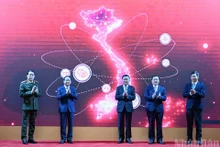 中央书记处常务书记陈锦秀和各位代表出席仪式。