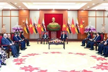 越共中央总书记苏林会见文莱苏丹哈桑纳尔。（登科 摄）