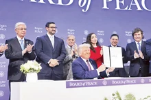 2026年1月22日，美国总统唐纳德·特朗普在瑞士达沃斯主持了和平委员会宪章的签署仪式。（图片来源：GETTY IMAGES）