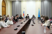 俄罗斯联邦国立语言大学（MGLU）越南语系的师生与来自莫斯科多所著名高校的越南语专业学生共同举行一场“特别课堂”。（春兴 摄）