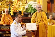 皇家卡提那袈裟供奉仪式现场。（图片来源：越通社）