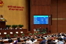 国会表决通过国会关于对学前儿童、中小学生,以及在国民教育体系中接受普通教育的学习者实行学费减免与资助的决议。