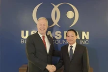 越南农业与环境部部长杜德维与美国—东盟商务理事会主席兼首席执行官特德·奥修斯。(图片来源:VGP)