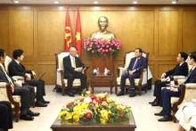 越共中央政策与战略部部长陈流光会见日越友好议员联盟特别顾问武部勤。（图片来源：VGP）