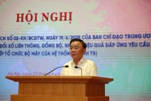 越共中央政治局委员、中央书记处常务书记、中央科技创新与数字化转型指导委员会副主任陈锦秀主持会议。
