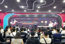 “数字扫盲——一起学习AI”社区培训项目。