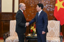 梁强主席和加拿大驻越南大使肖恩·佩里·斯泰尔。