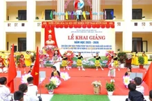宣光边境山区喜迎新学年开学日。