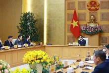 政府总理范明正会见中国驻越南特命全权大使何炜。（图片来源：政府网）