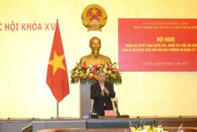 苏林总书记在会议上发表讲话。（登科 摄）