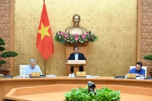 政府总理范明正在会上致辞。