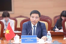 越南财政部长阮文胜发表讲话。图自《越南财政时报》