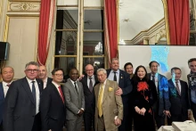 各位代表合影。（图片来源：baoquocte.vn）