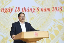 政府总理范明正在会上致辞。（陈海 摄）