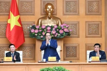 越南政府总理范明正主持与日本企业代表的座谈会。