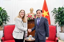 越南外交部长黎怀忠会见瑞士联邦经济和教研部国务秘书布德里格。