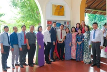 周文廉高中达到法国教育质量认证标准的学校。