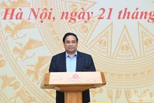 范明正总理在会议上上发表讲话。