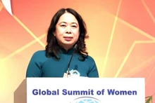 越南国家副主席武氏映春在2025年全球妇女峰会开幕仪式上发表讲话。