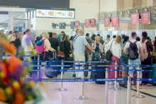 内排和新山一国际机场春运期间旅客吞吐量创新纪录。（图片来源：vtv.vn）