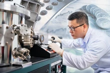 许多银行愿意考虑根据科技产品的未来现金流发放贷款。