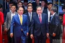 越南国会主席陈青敏前来出席2025年全球科学技术奖VinFuture颁奖典礼。