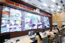 公安部交通警察局指挥信息中心通过人工智能摄像头全天24小时监控交通情况。（图片来源：越通社）