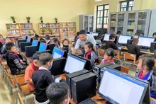 少数民族学生获得信息学教育。