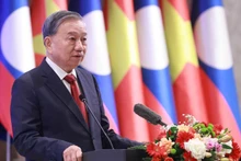 越共中央总书记苏林在老越友谊公园落成典礼上发表讲话。（图片来源：越通社）