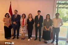 各位代表合影。（图片来源：越通社）