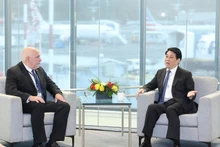 越南国家主席梁强会见开市客集团董事长兼首席执行官罗恩·瓦克里斯。（图片来源：越通社）