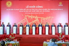 范明正总理、党和国家领导人以及原领导人一同出席开工仪式。