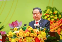 国会主席陈青敏发表讲话。