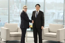 越南国家主席梁强会见波音商用飞机公司总裁兼首席执行官斯蒂芬妮·波普。（图片来源：越通社）