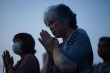 2024年8月6日，民众在日本广岛的广岛和平纪念公园纪念原子弹爆炸的受害者。（图片来源：新华社）