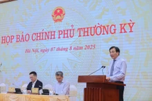 政府办公厅主任、政府发言人陈文山主持记者会。（图片来源：VGP）