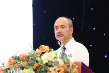 海外越南人国家委员会主任阮忠坚主持活动。