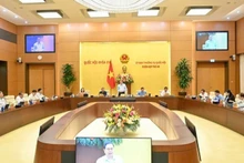国会常委会调整2025年立法计划的决议。
