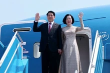 越南国家主席梁强离开河内，启程对埃及和安哥拉进行国事访问。