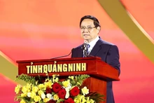 范明正总理发表讲话。