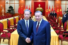 越共中央总书记苏林会见中国全国人大常委会委员长赵乐际。